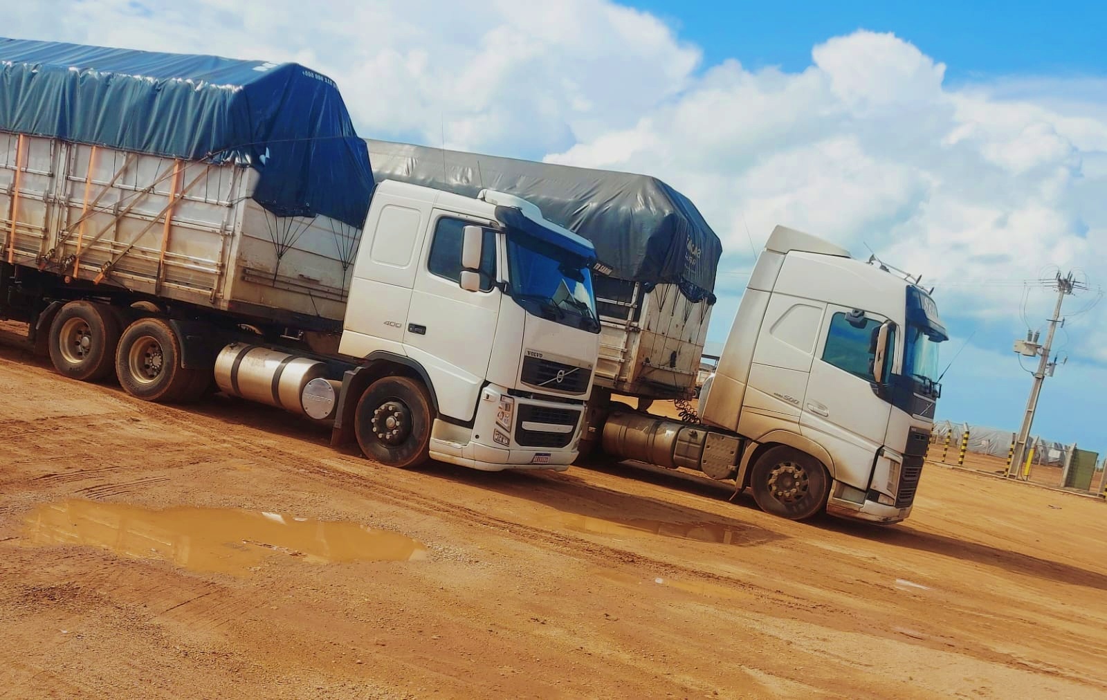 Dois Caminhões Carregados